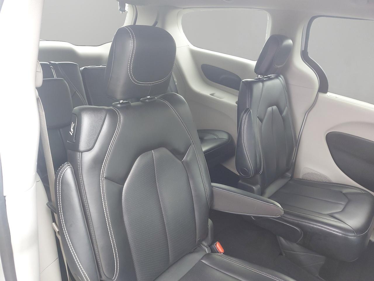 2023 Chrysler Pacifica Touring L Photo