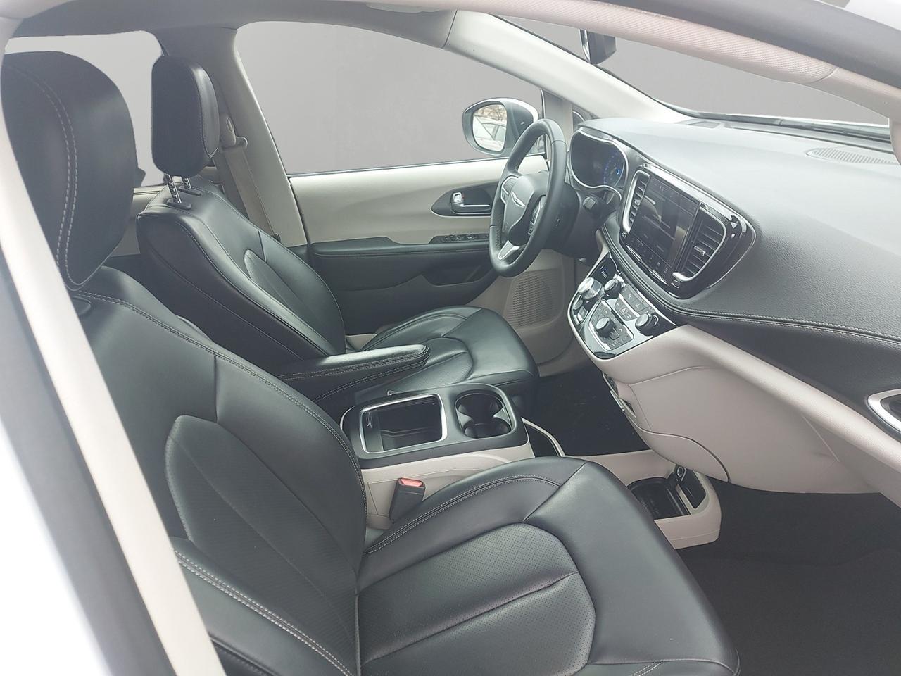 2023 Chrysler Pacifica Touring L Photo