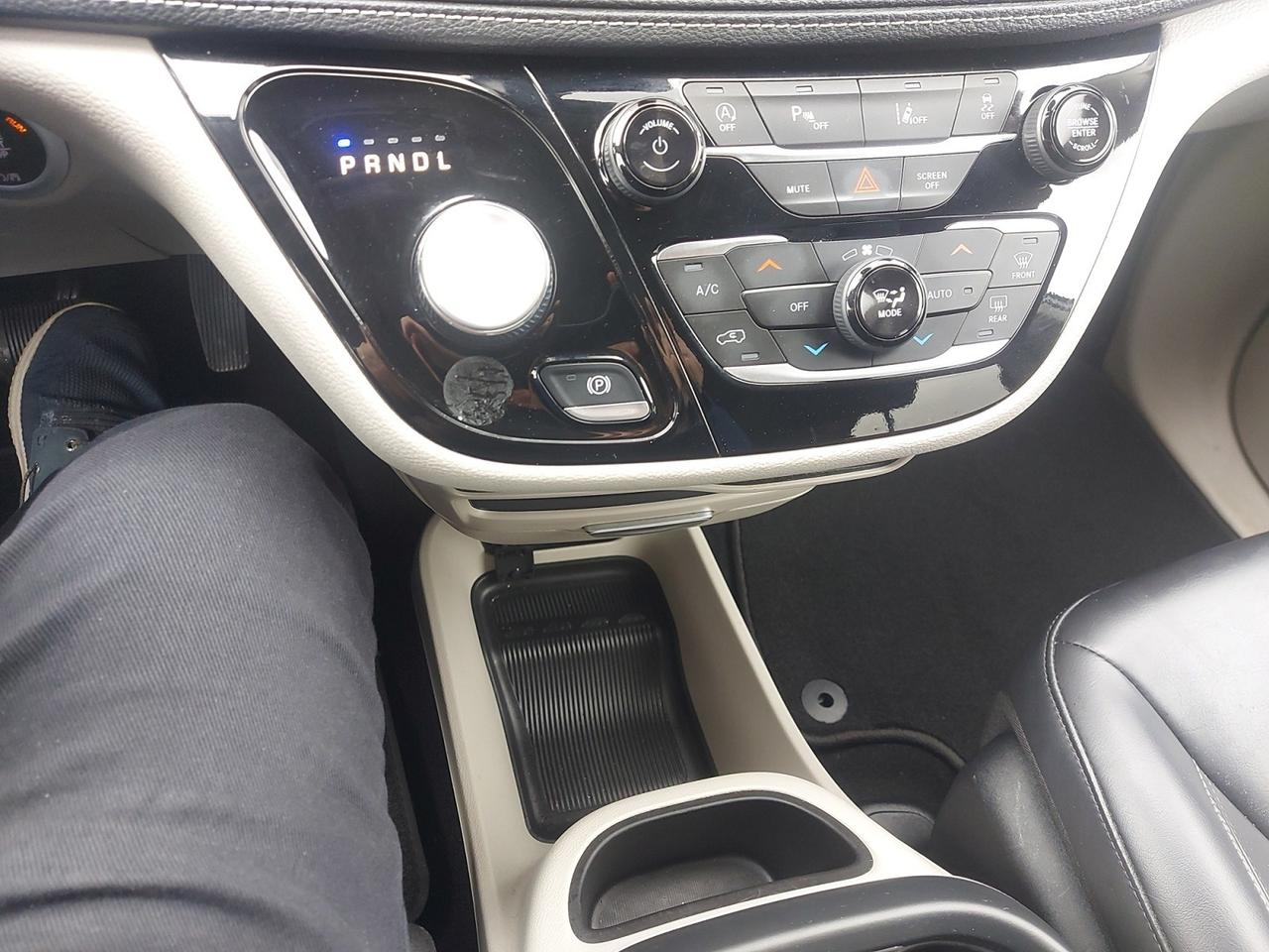 2023 Chrysler Pacifica Touring L Photo
