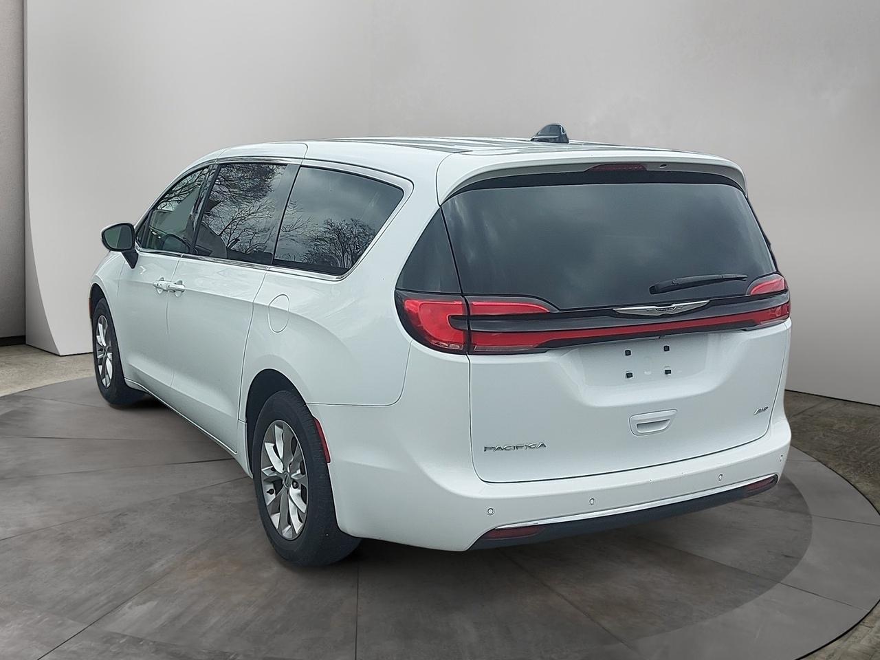 2023 Chrysler Pacifica Touring L Photo