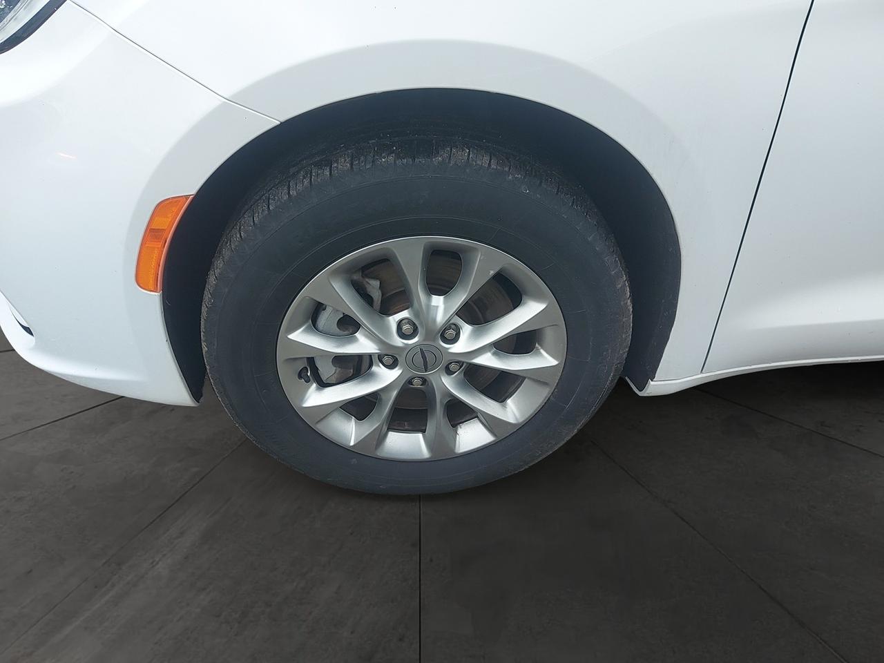 2023 Chrysler Pacifica Touring L Photo