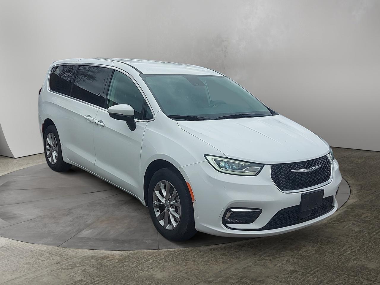 2023 Chrysler Pacifica Touring L Photo