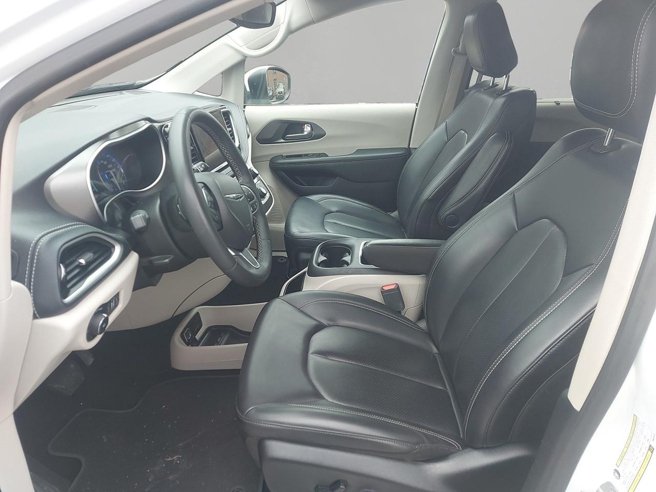 2023 Chrysler Pacifica Touring L Photo