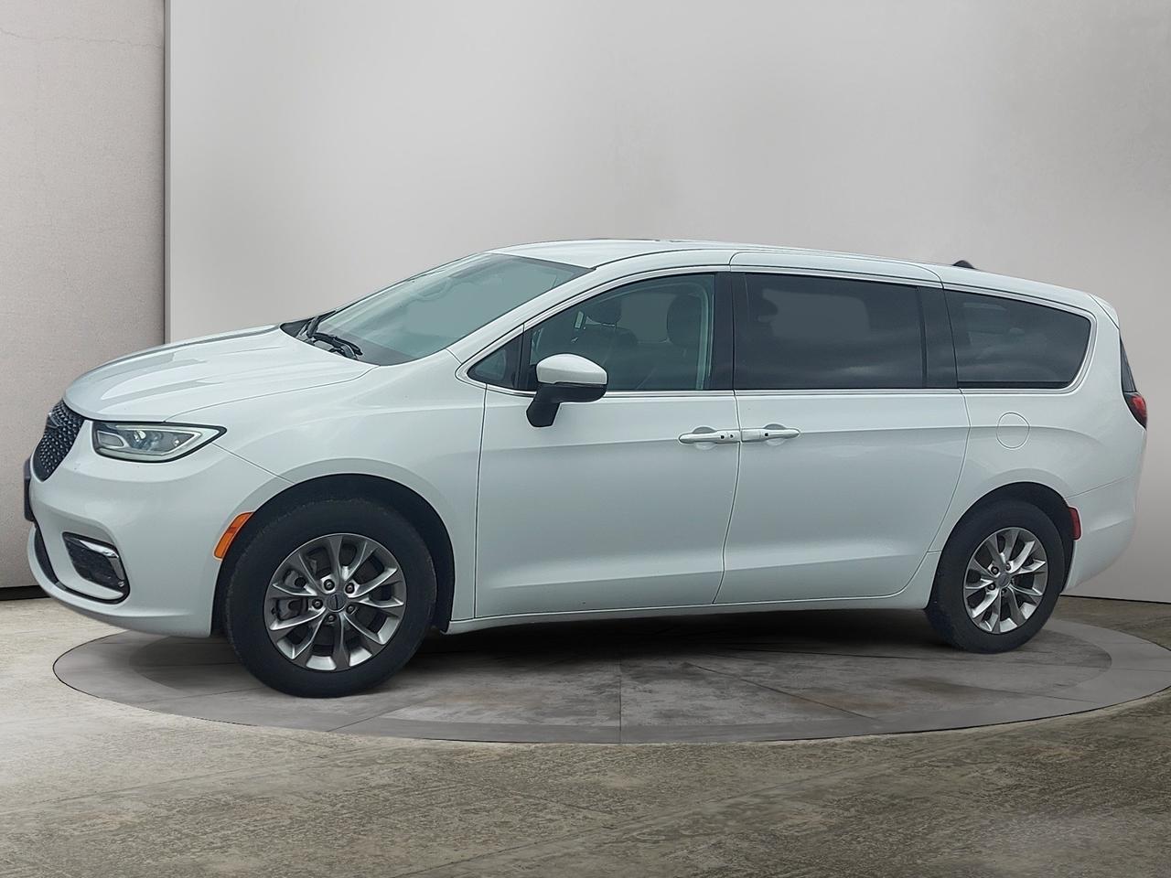 2023 Chrysler Pacifica Touring L Photo