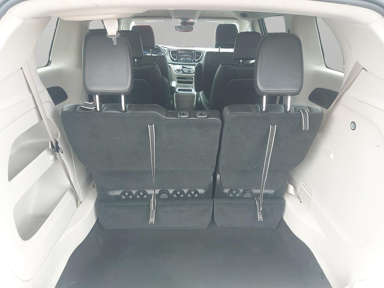 2023 Chrysler Pacifica Touring L Photo