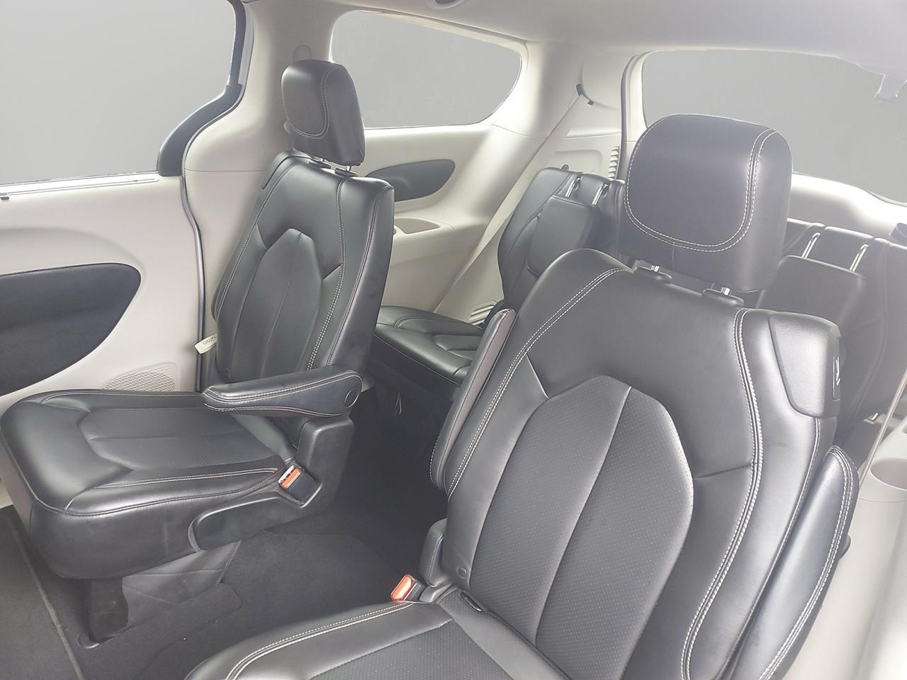 2023 Chrysler Pacifica Touring L Photo