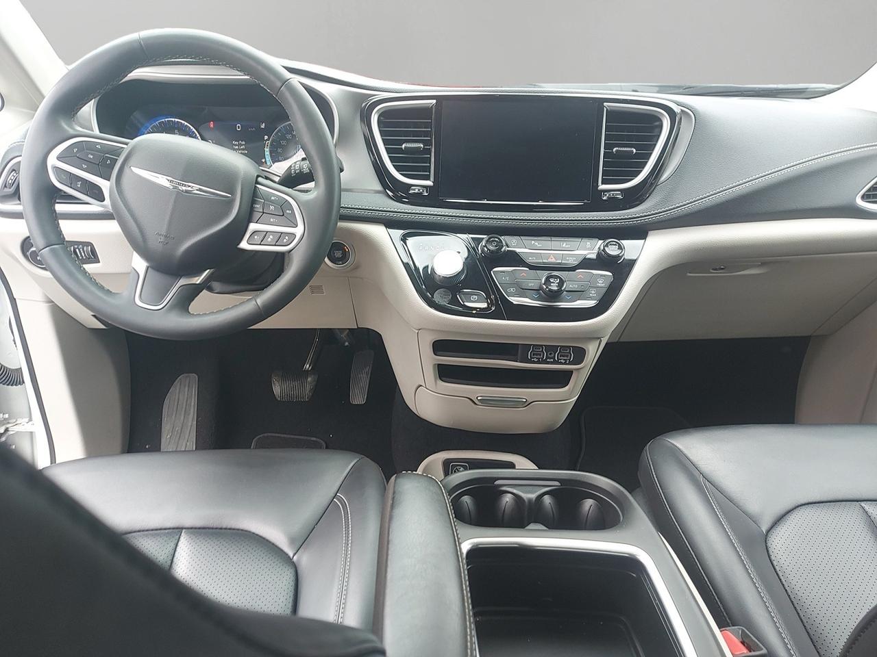 2023 Chrysler Pacifica Touring L Photo