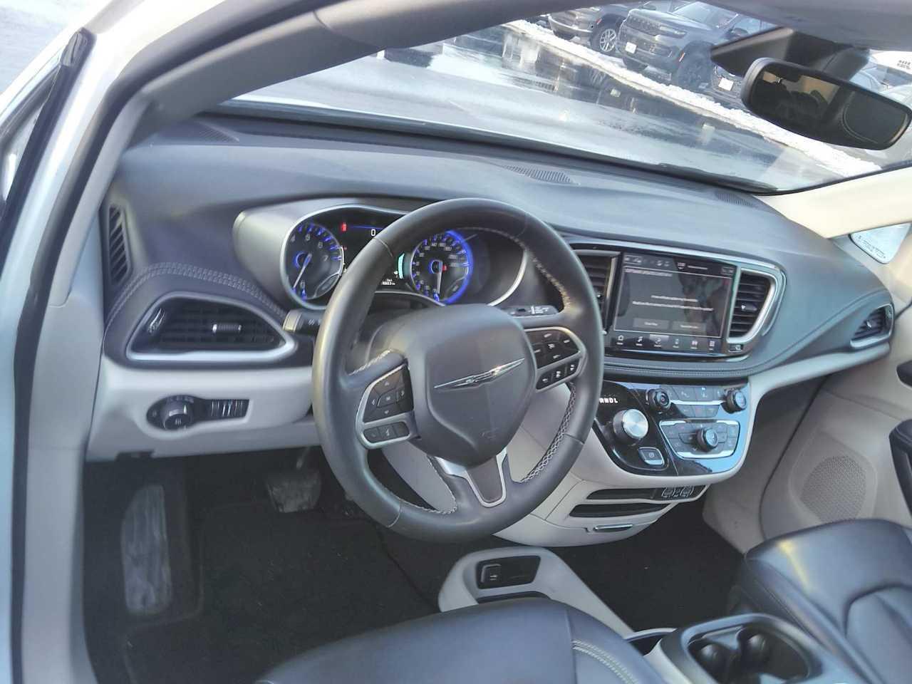 2023 Chrysler Pacifica Touring L Photo
