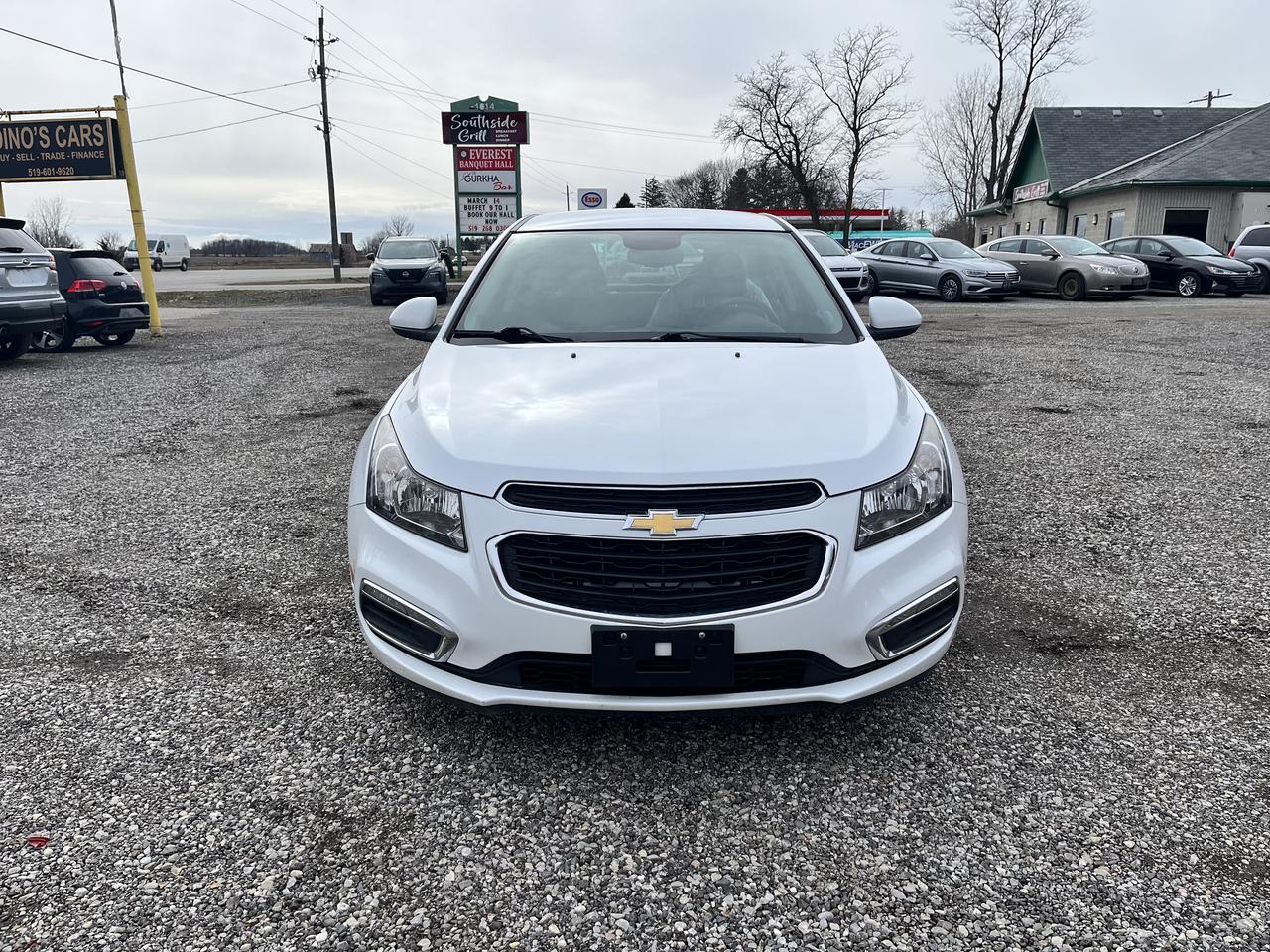 2016 Chevrolet Cruze LT Photo1