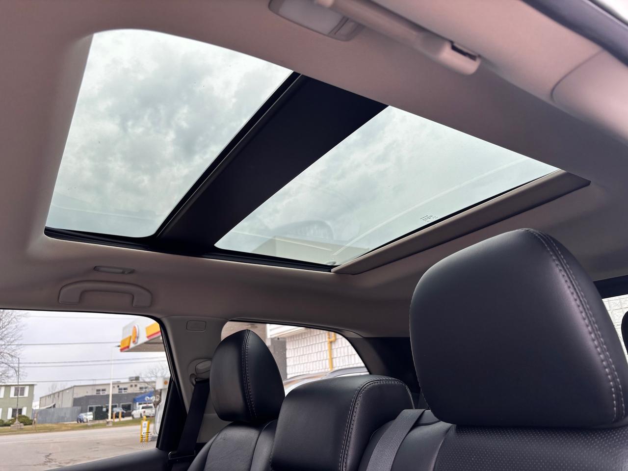 2015 Nissan Pathfinder Platinum Photo