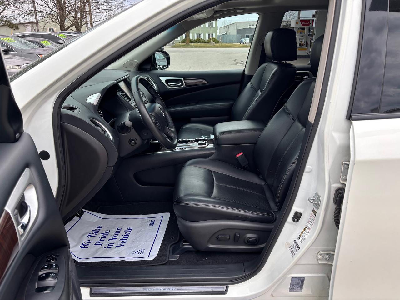 2015 Nissan Pathfinder Platinum Photo