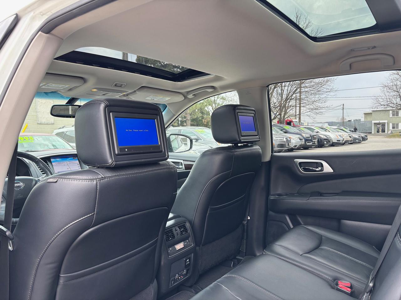 2015 Nissan Pathfinder Platinum Photo