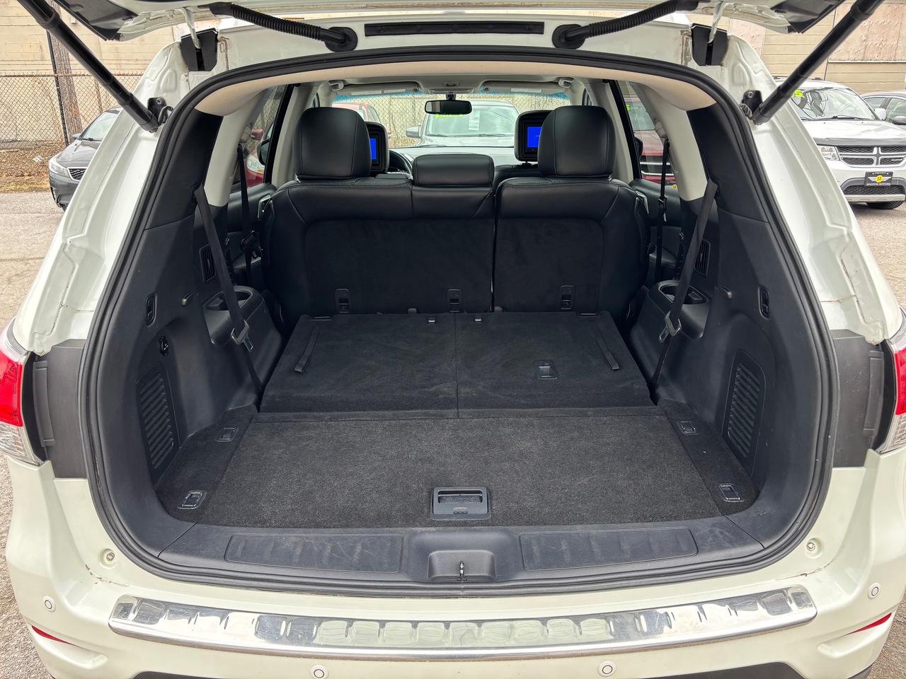 2015 Nissan Pathfinder Platinum Photo