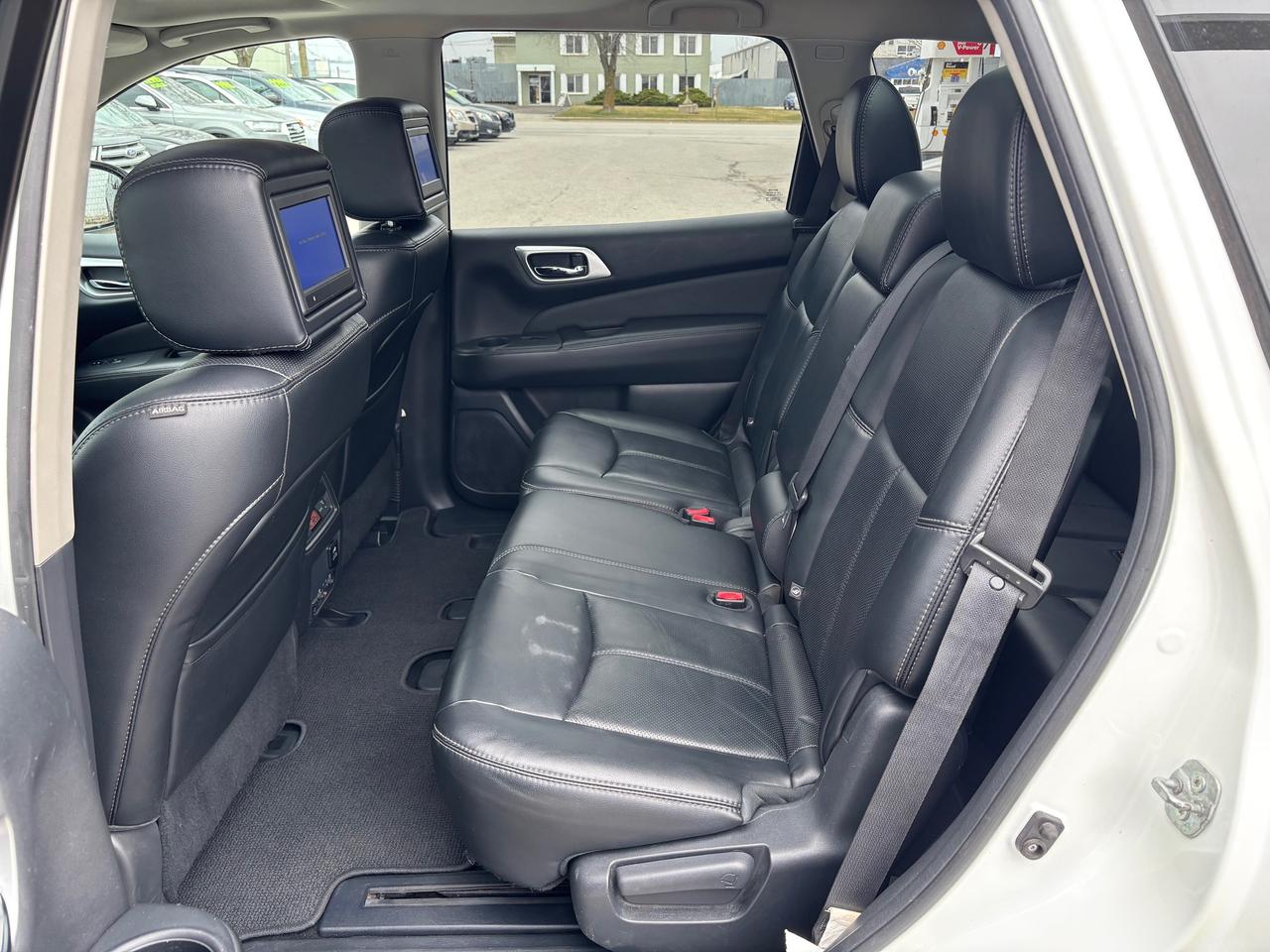 2015 Nissan Pathfinder Platinum Photo