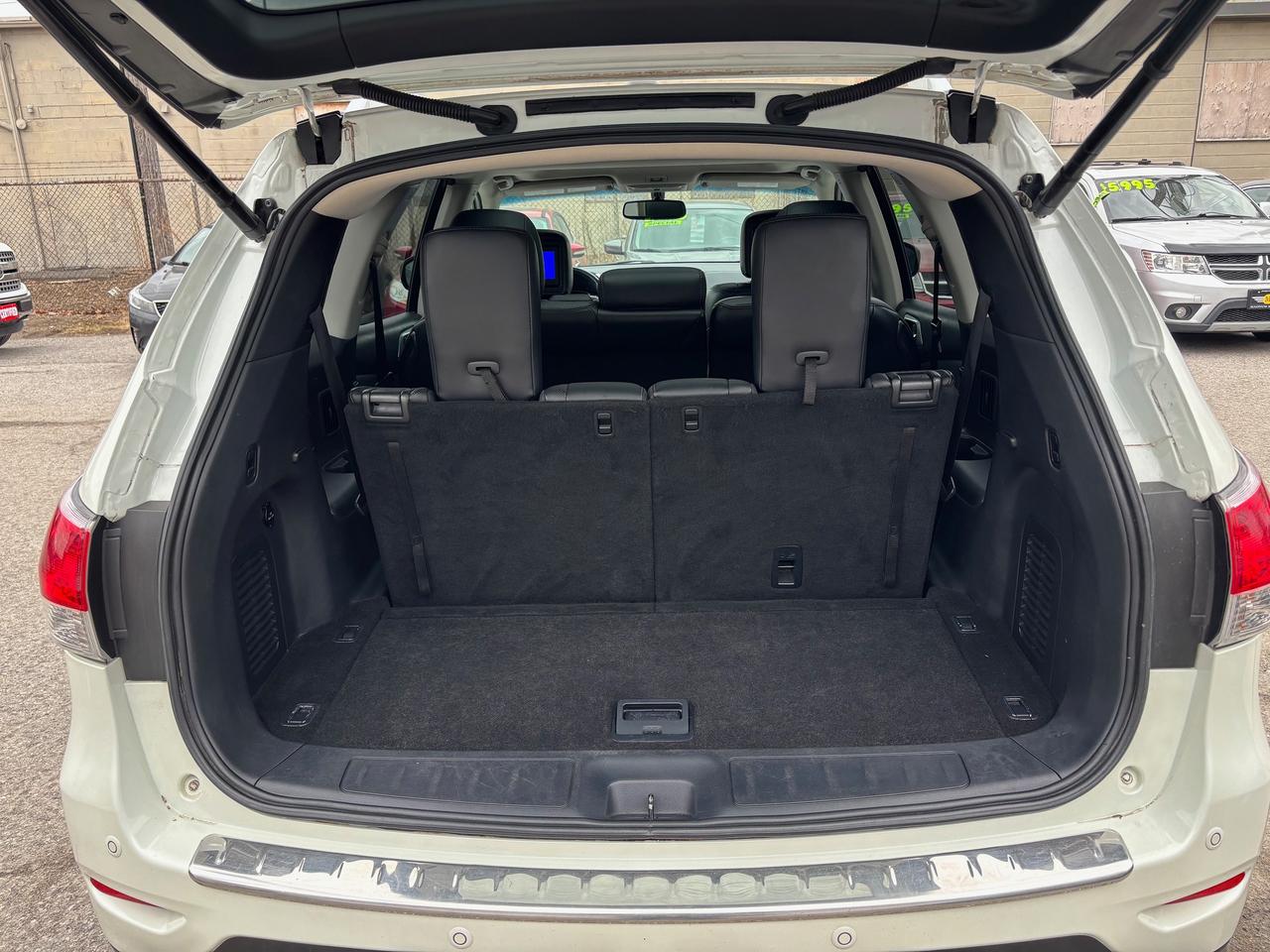 2015 Nissan Pathfinder Platinum Photo