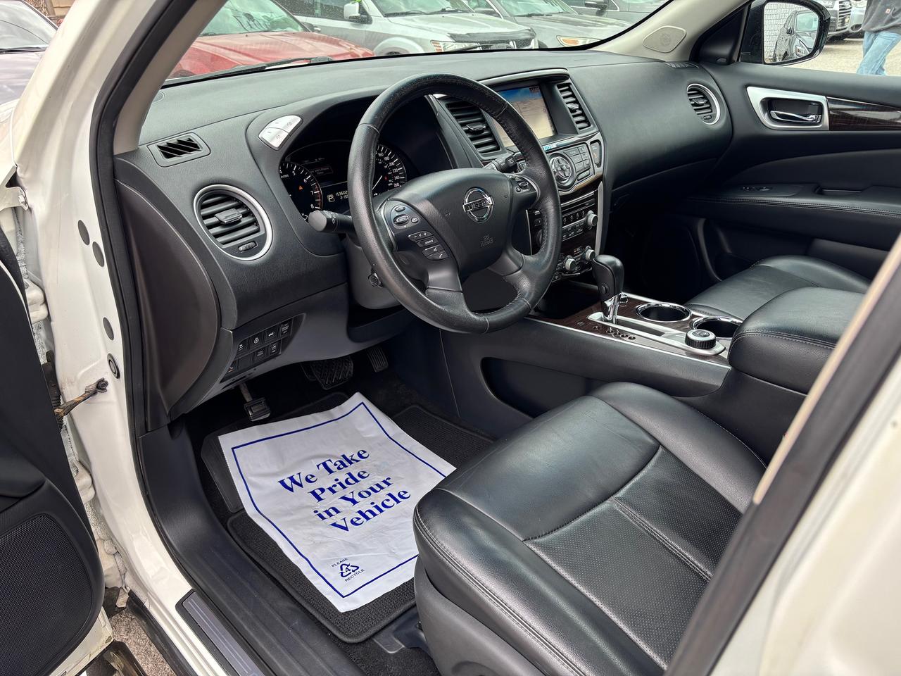 2015 Nissan Pathfinder Platinum Photo