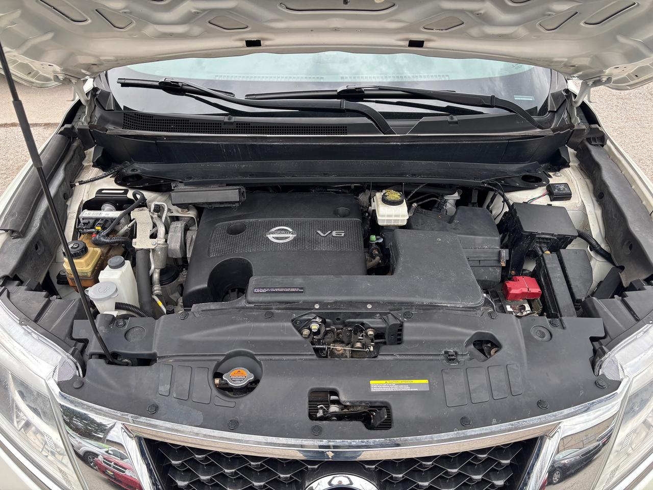 2015 Nissan Pathfinder Platinum Photo