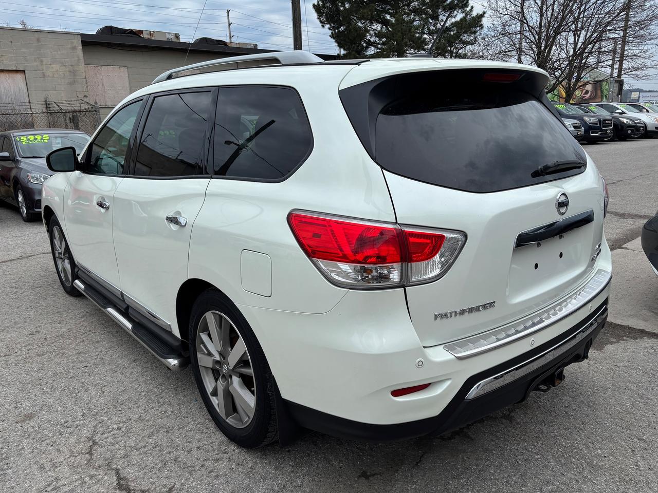 2015 Nissan Pathfinder Platinum Photo