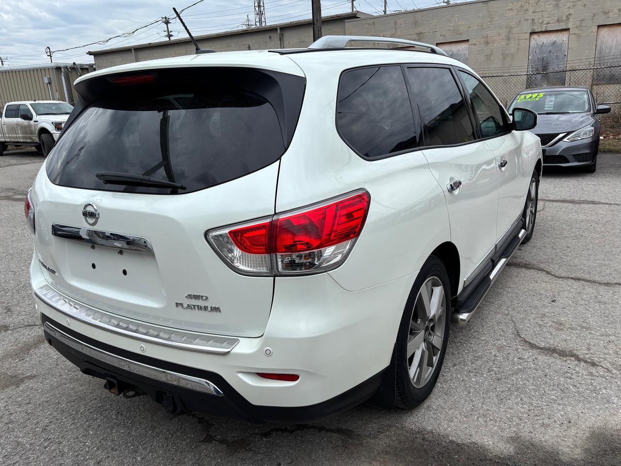 2015 Nissan Pathfinder Platinum Photo1