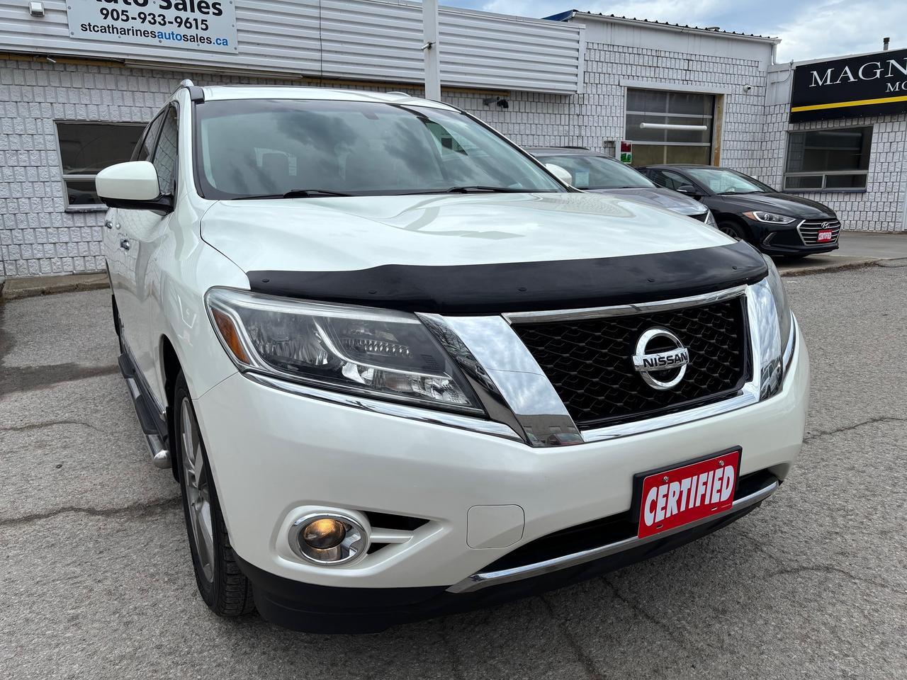 2015 Nissan Pathfinder Platinum Photo