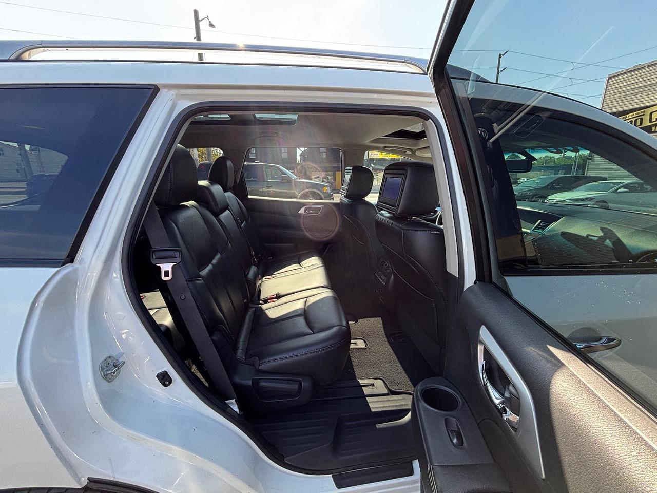 2015 Nissan Pathfinder Platinum Four Wheel Drive Photo