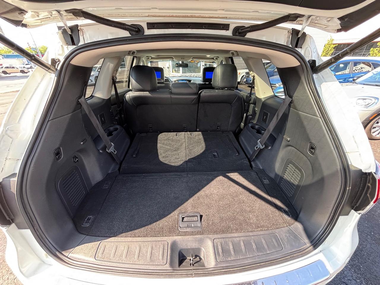 2015 Nissan Pathfinder Platinum Four Wheel Drive Photo