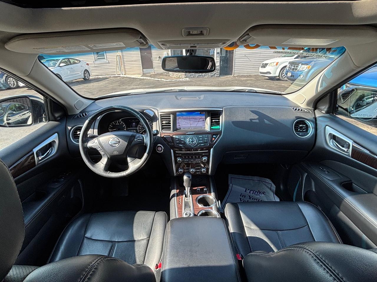 2015 Nissan Pathfinder Platinum Four Wheel Drive Photo
