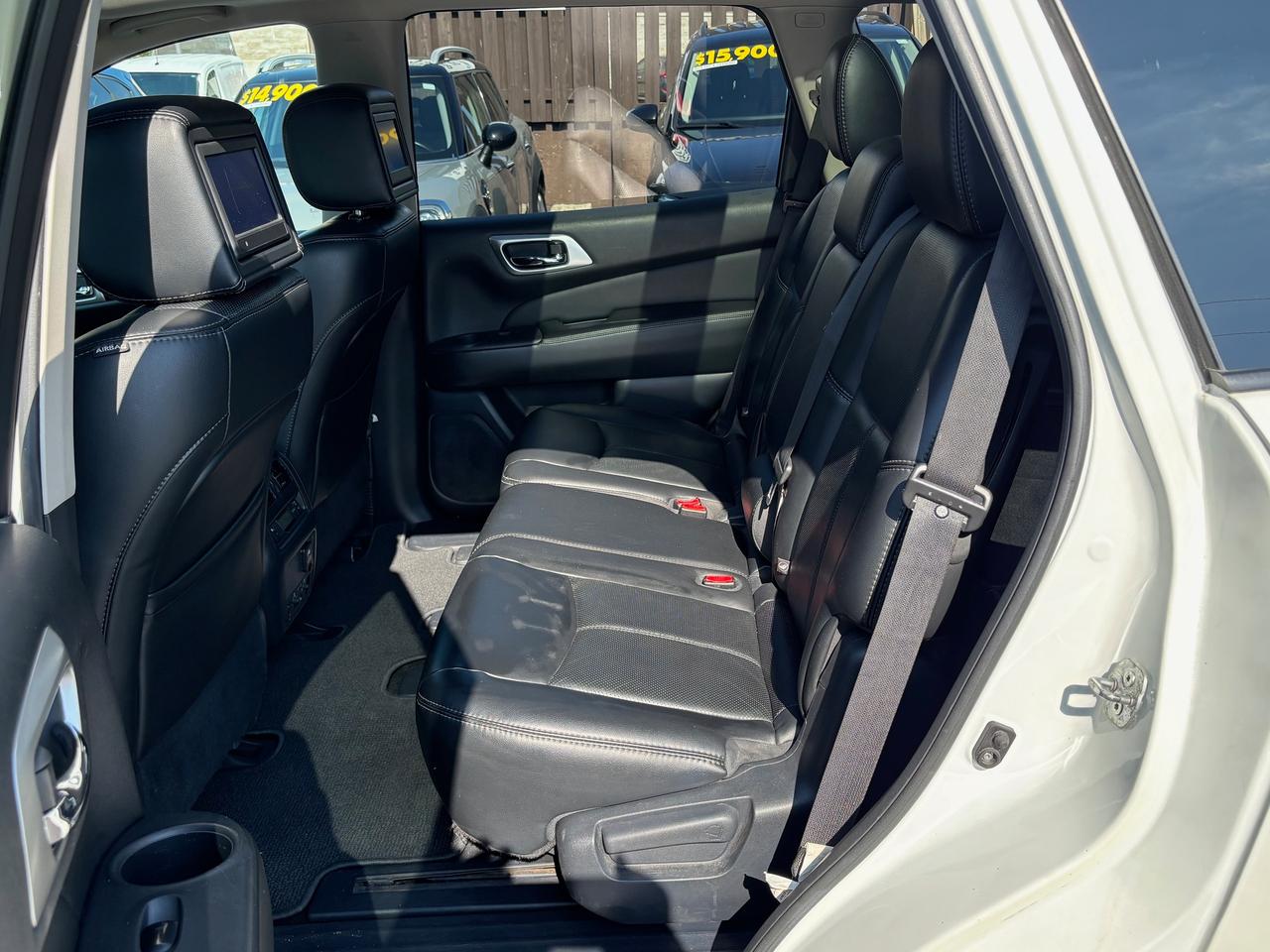 2015 Nissan Pathfinder Platinum Four Wheel Drive Photo