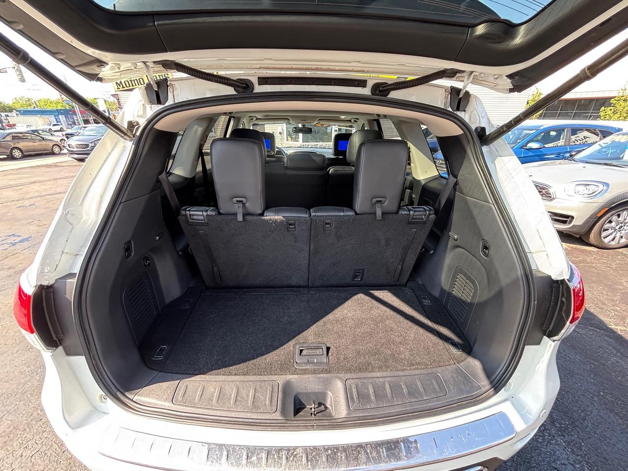 2015 Nissan Pathfinder Platinum Four Wheel Drive Photo
