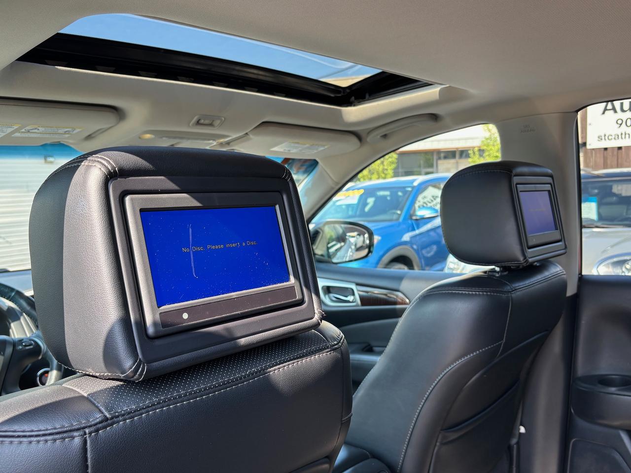 2015 Nissan Pathfinder Platinum Four Wheel Drive Photo