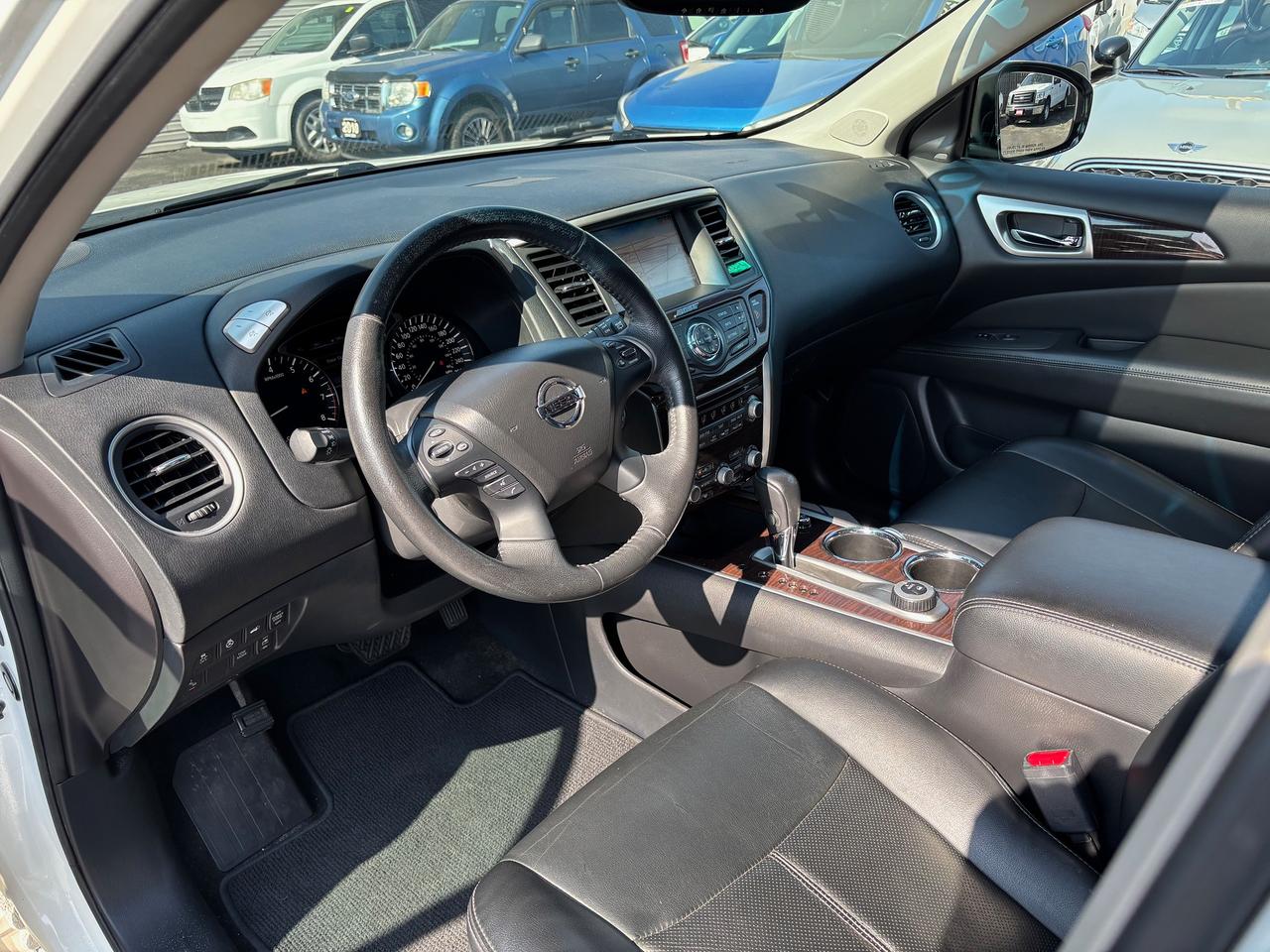 2015 Nissan Pathfinder Platinum Four Wheel Drive Photo