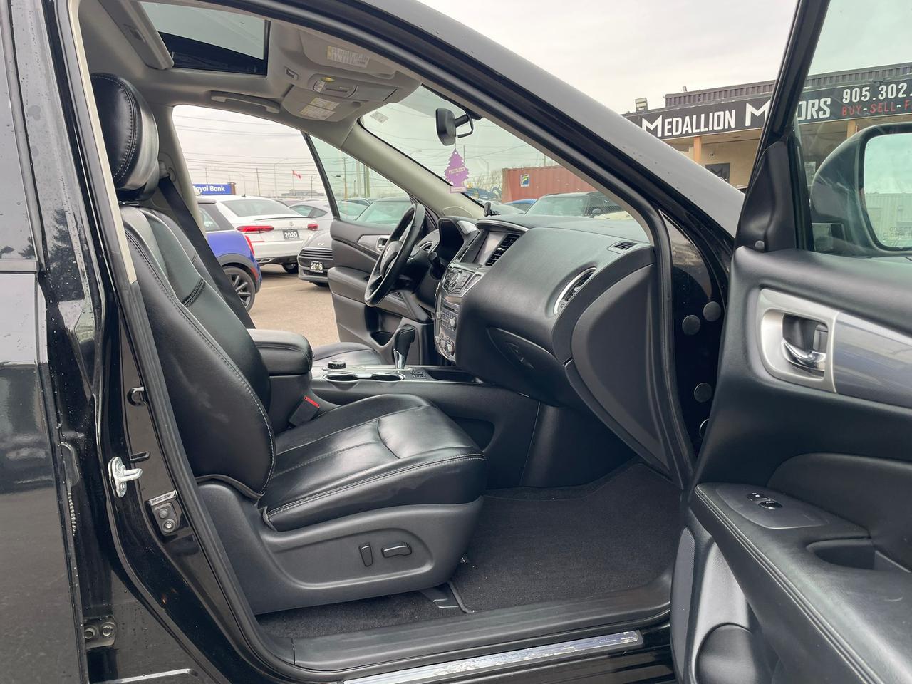 2018 Nissan Pathfinder SL Premium 360 CAMERA NAVIGATION LEATHER PANORAMIC Photo