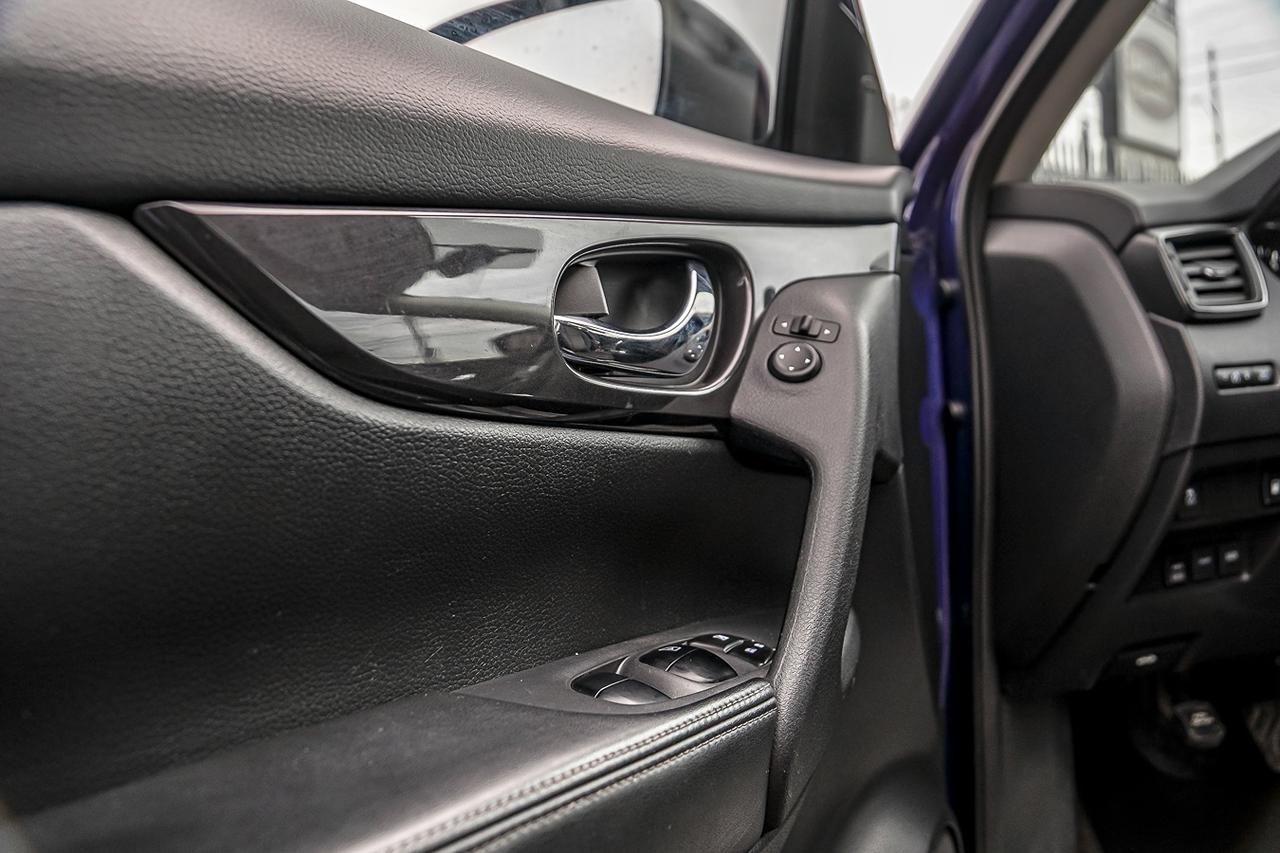 2018 Nissan Rogue SV AWD | PANO | CAM | HEATED SEATS | CARPLAY | LDW Photo