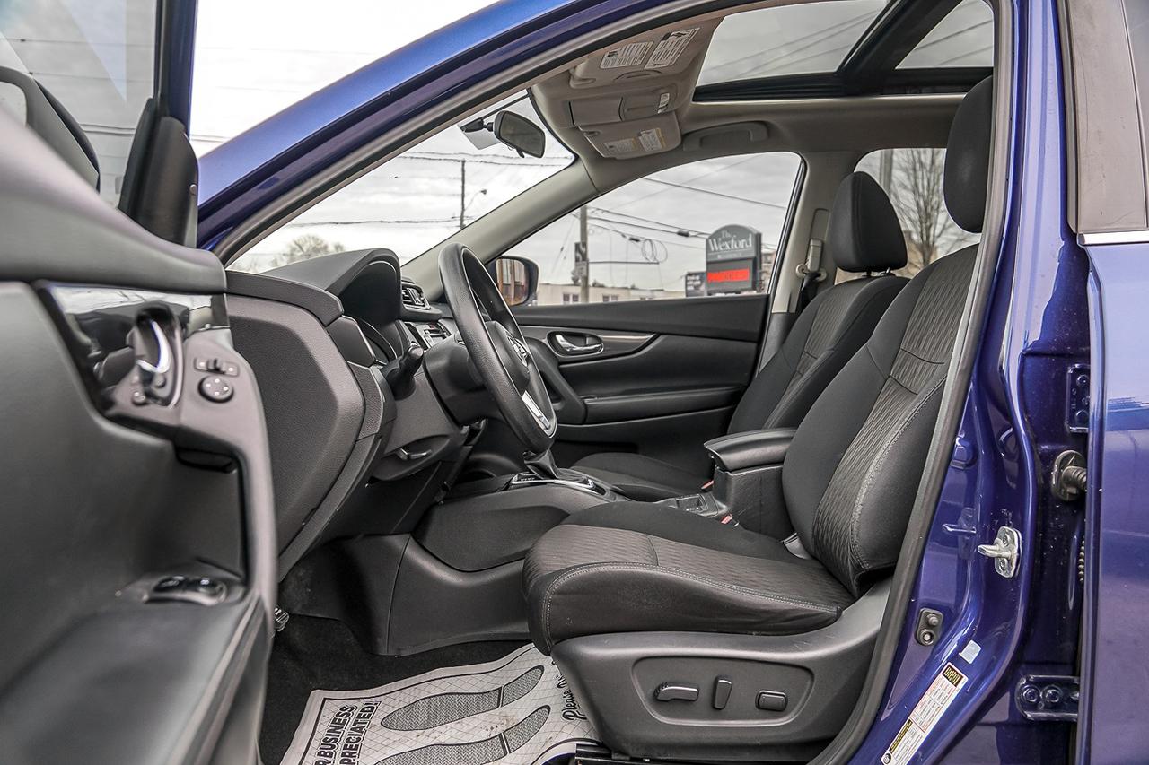 2018 Nissan Rogue SV AWD | PANO | CAM | HEATED SEATS | CARPLAY | LDW Photo