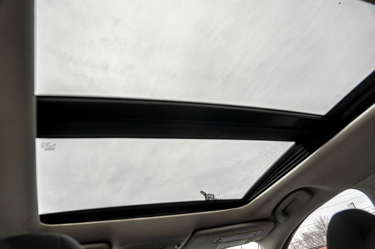 2018 Nissan Rogue SV AWD | PANO | CAM | HEATED SEATS | CARPLAY | LDW Photo