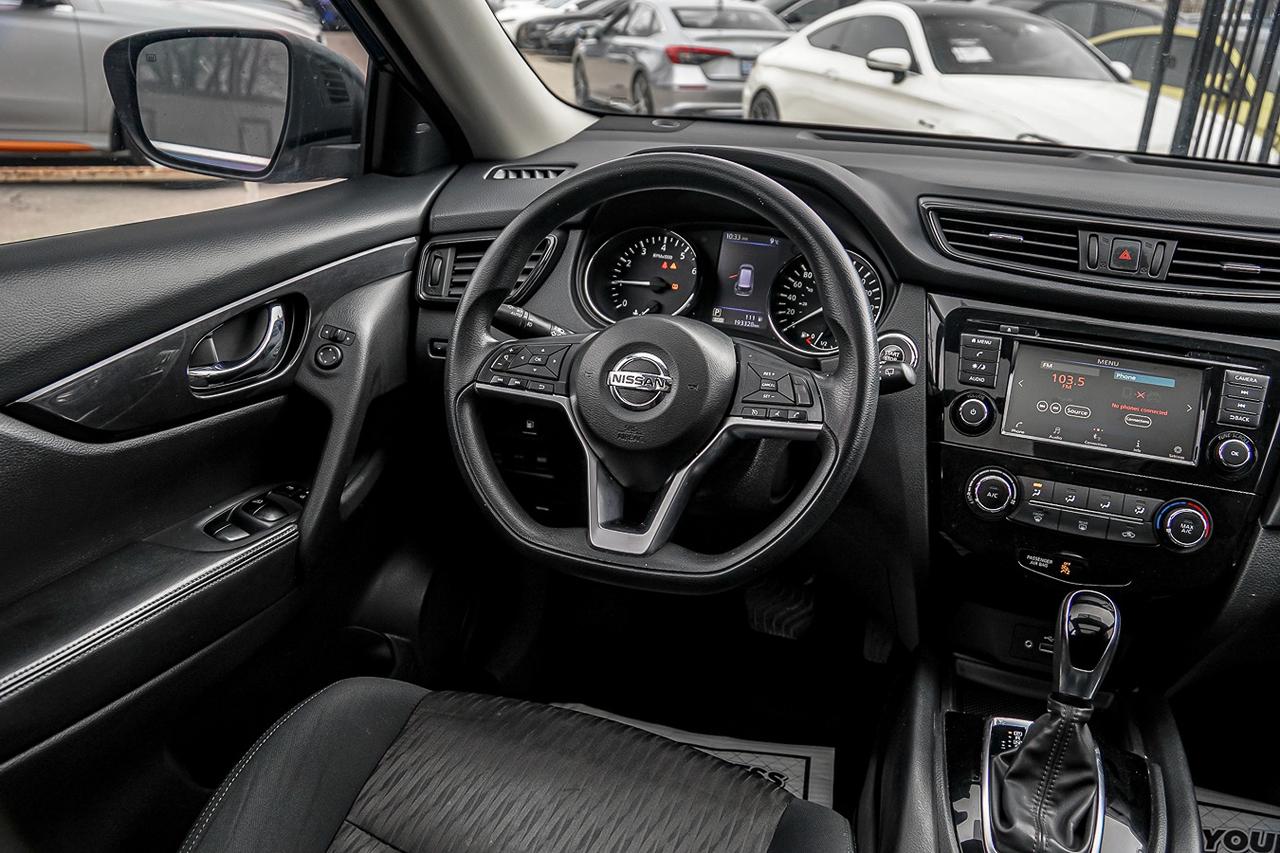 2018 Nissan Rogue SV AWD | PANO | CAM | HEATED SEATS | CARPLAY | LDW Photo