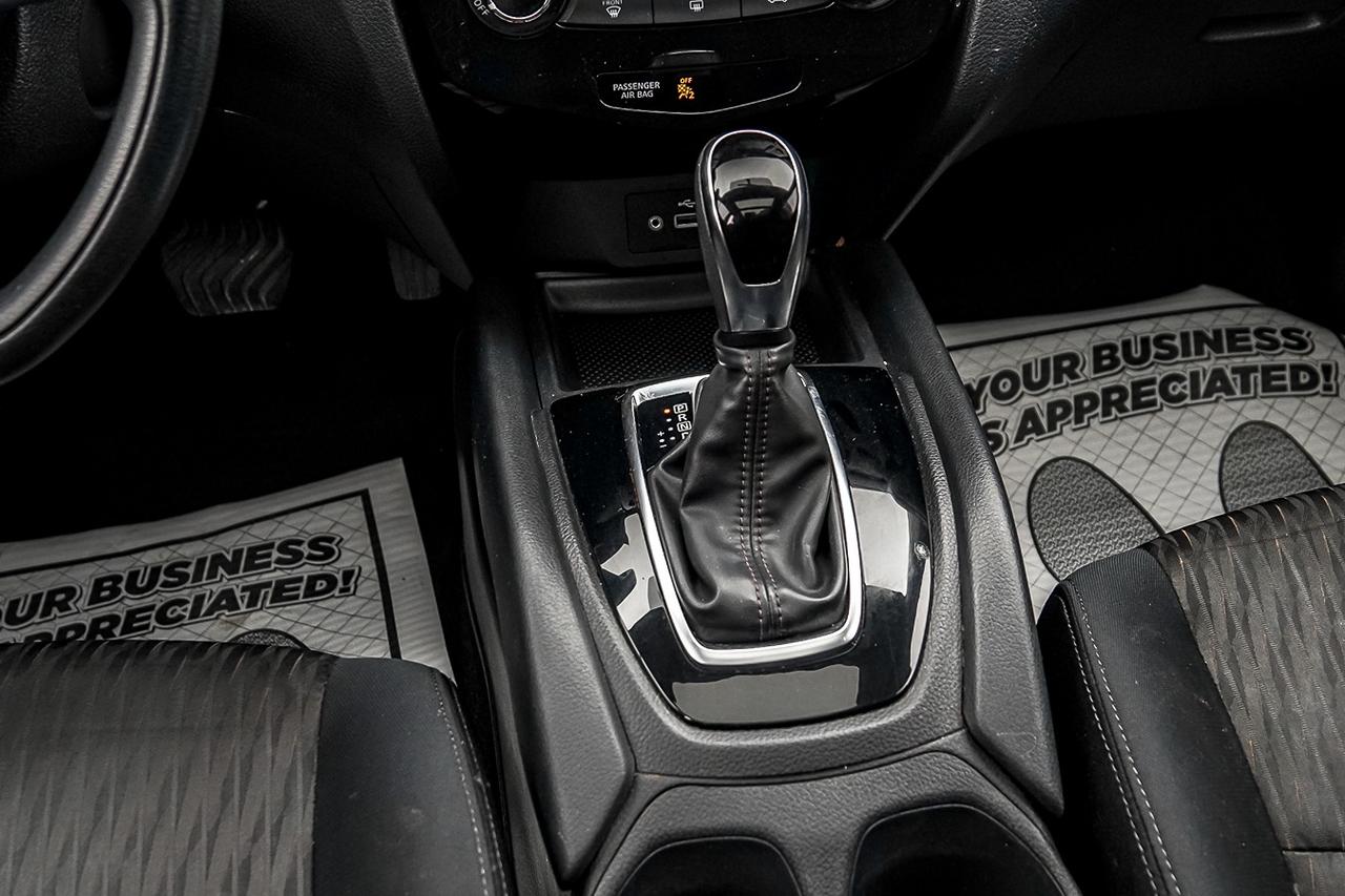 2018 Nissan Rogue SV AWD | PANO | CAM | HEATED SEATS | CARPLAY | LDW Photo