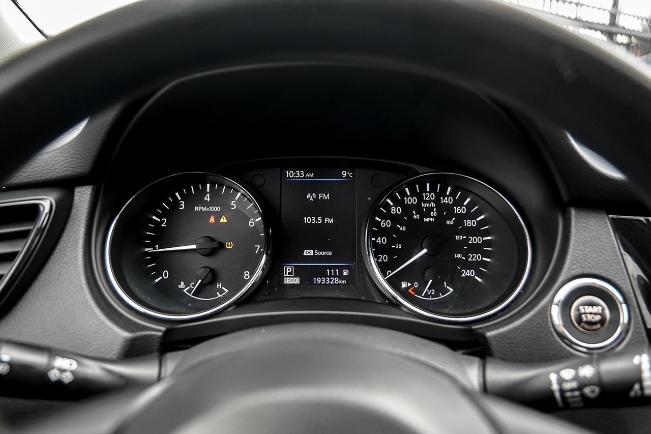 2018 Nissan Rogue SV AWD | PANO | CAM | HEATED SEATS | CARPLAY | LDW Photo