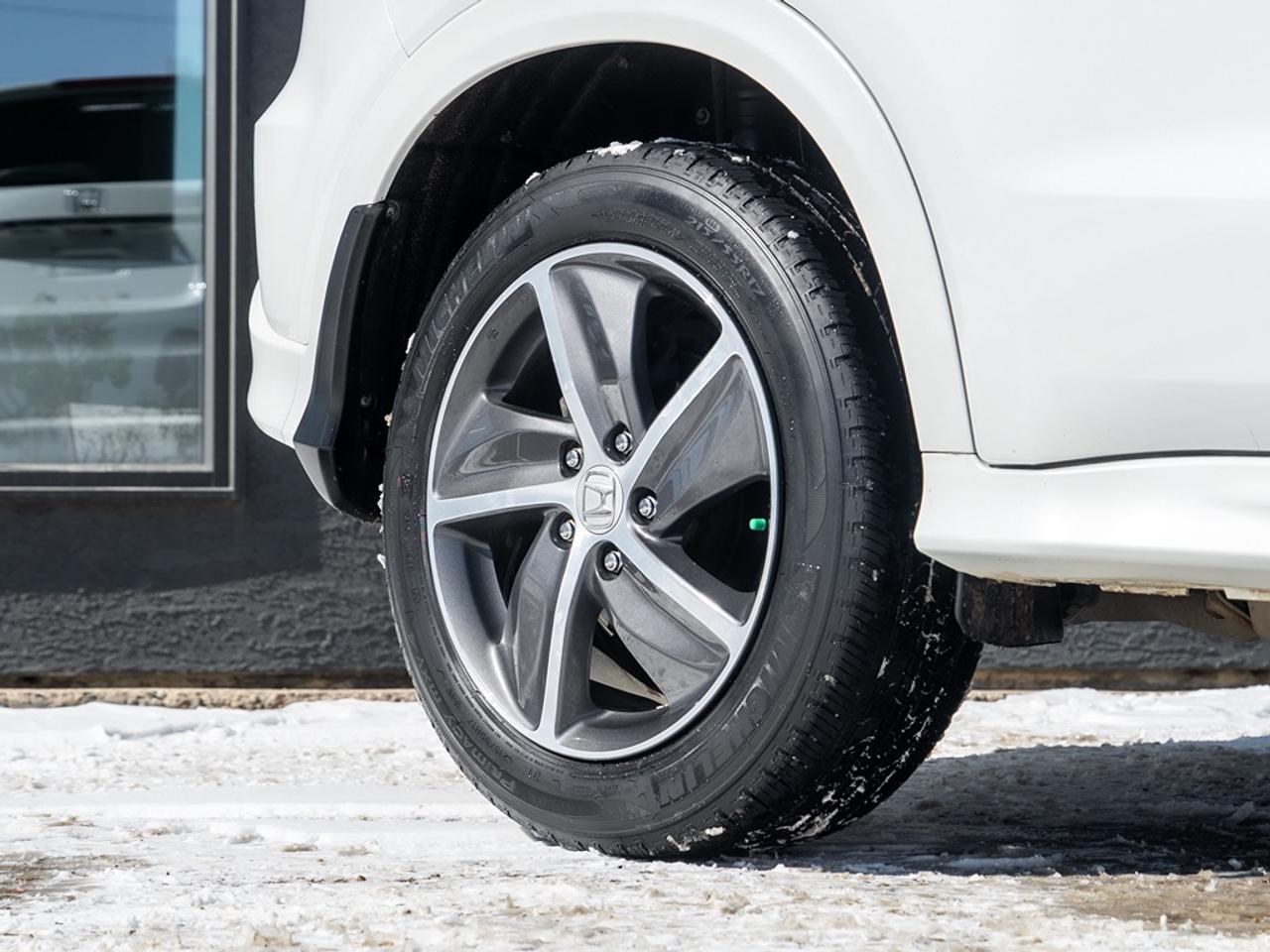 2019 Honda HR-V Touring AWD Photo3