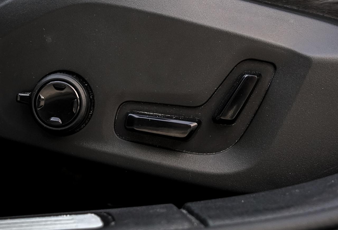 2022 Volvo S60 R-Design B5 AWD | NAVI | CAM | SUNROOF | Photo