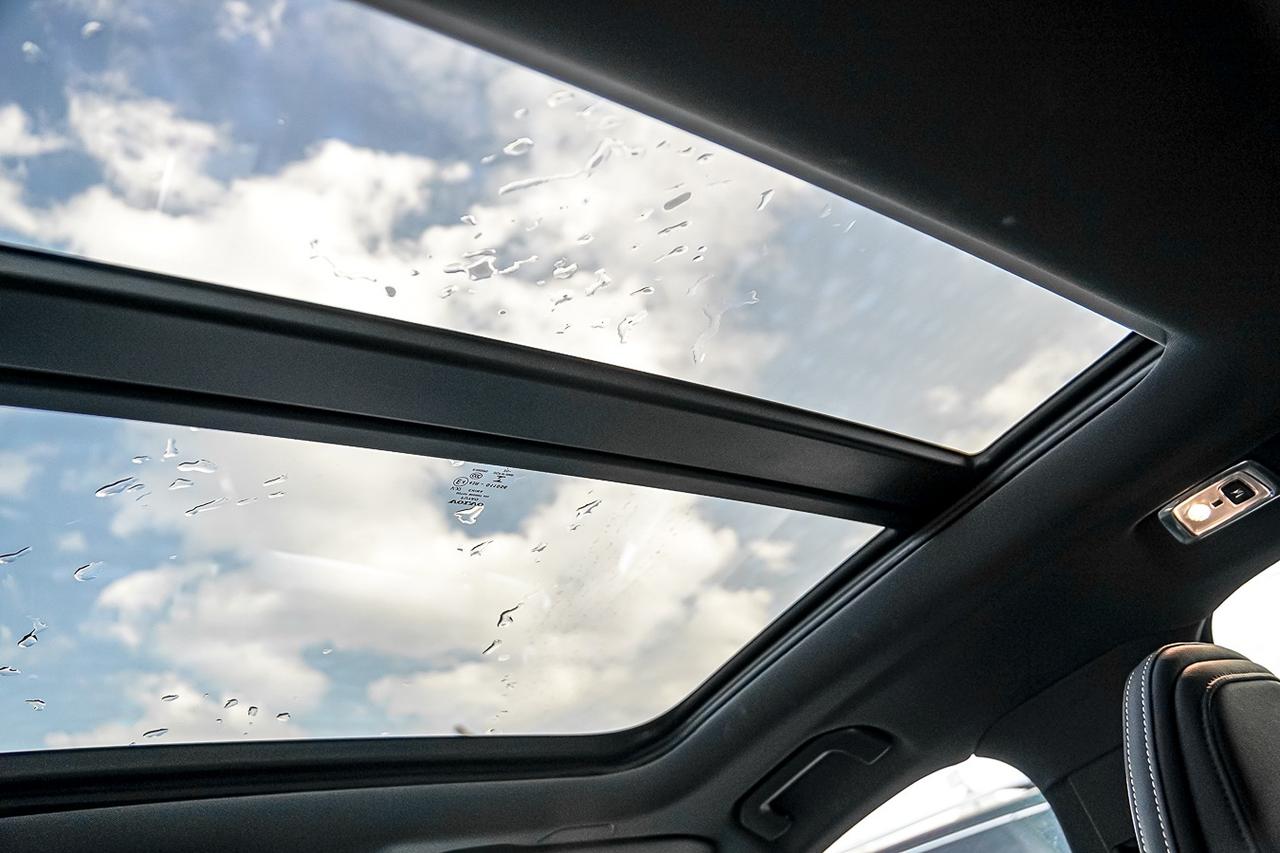 2022 Volvo S60 R-Design B5 AWD | NAVI | CAM | SUNROOF | Photo