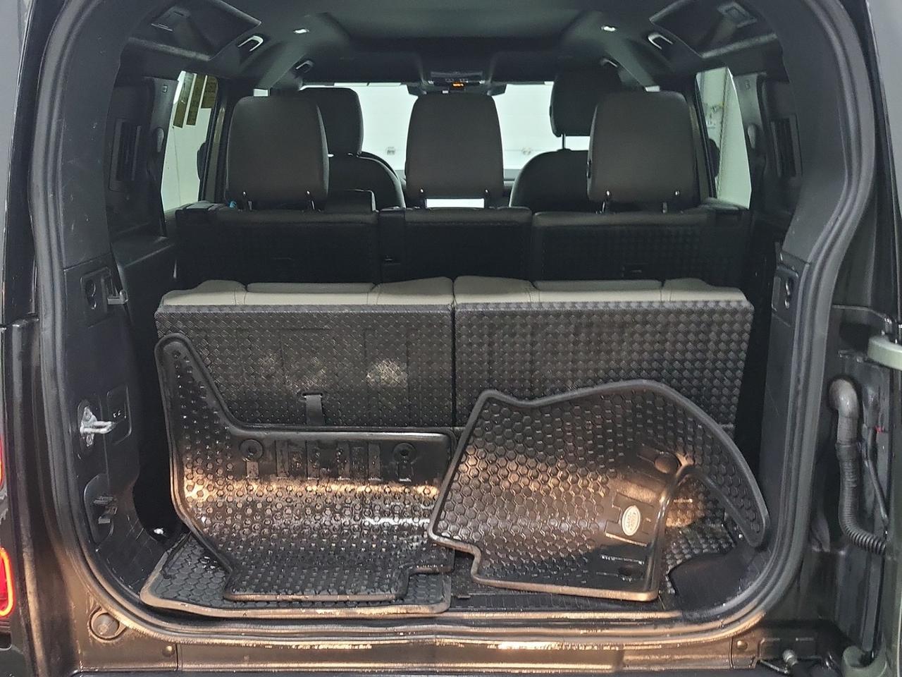 2023 Land Rover Defender X-Dynamic SE 110 AWD | 7 PASS | PANO | COOLED SEAT Photo