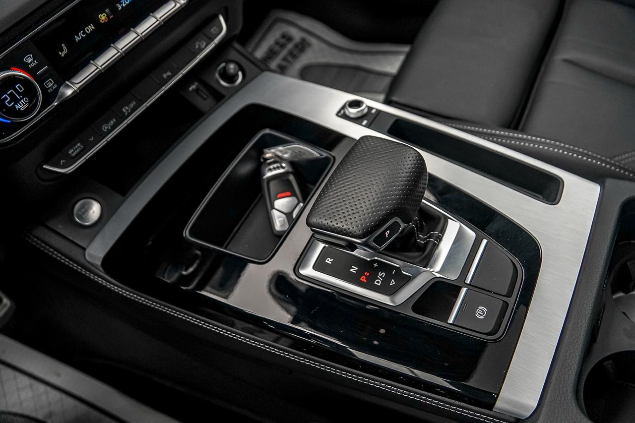 2024 Audi Q5 Technik S-LINE |QUATTRO | NAVI | ONE OWNER Photo
