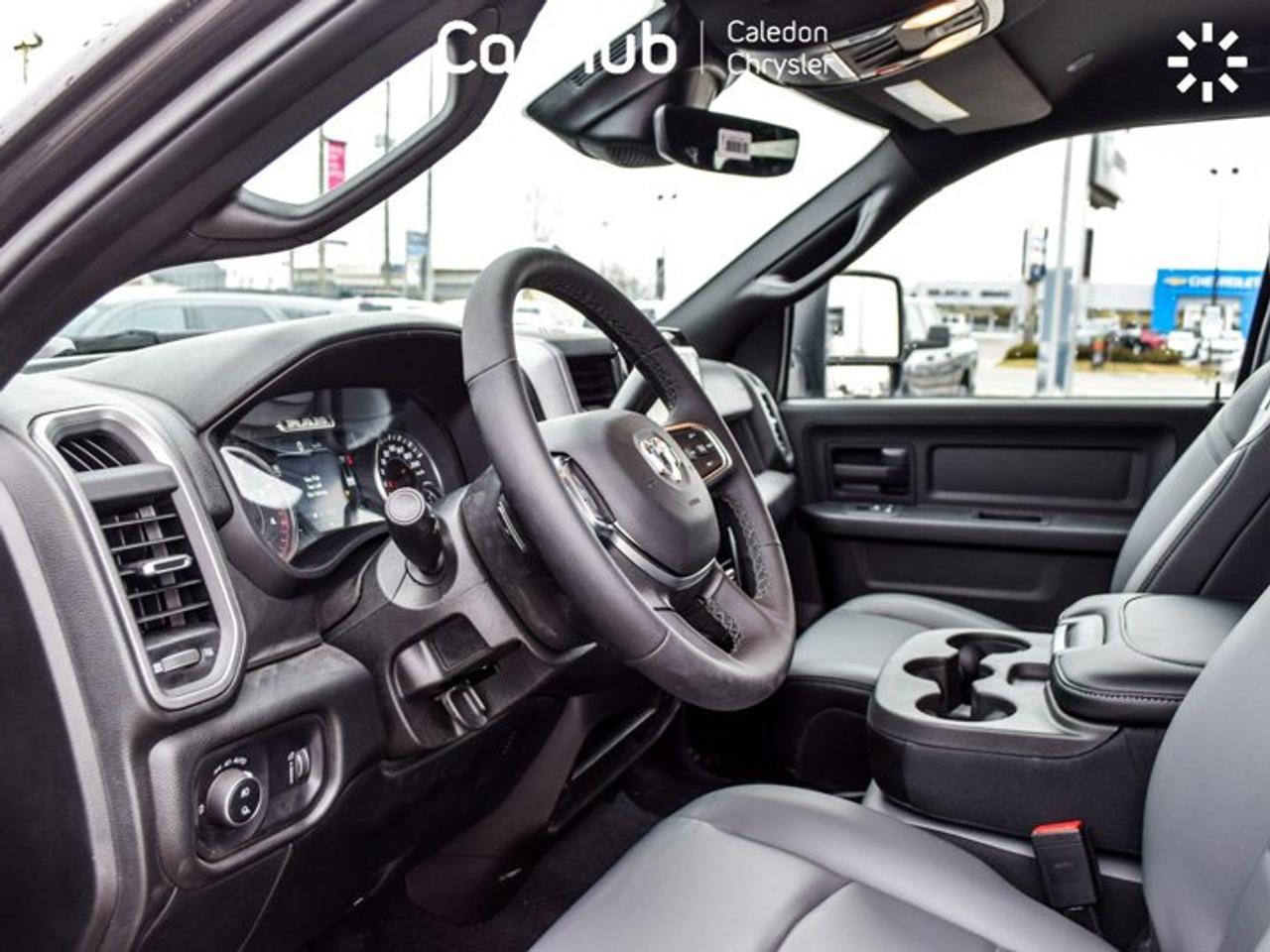 2025 RAM 2500 Tradesman 4x4 Crew Cab 6'4" Box Only 29 KM 12"Display Tradesman Level 1 Equipment Photo