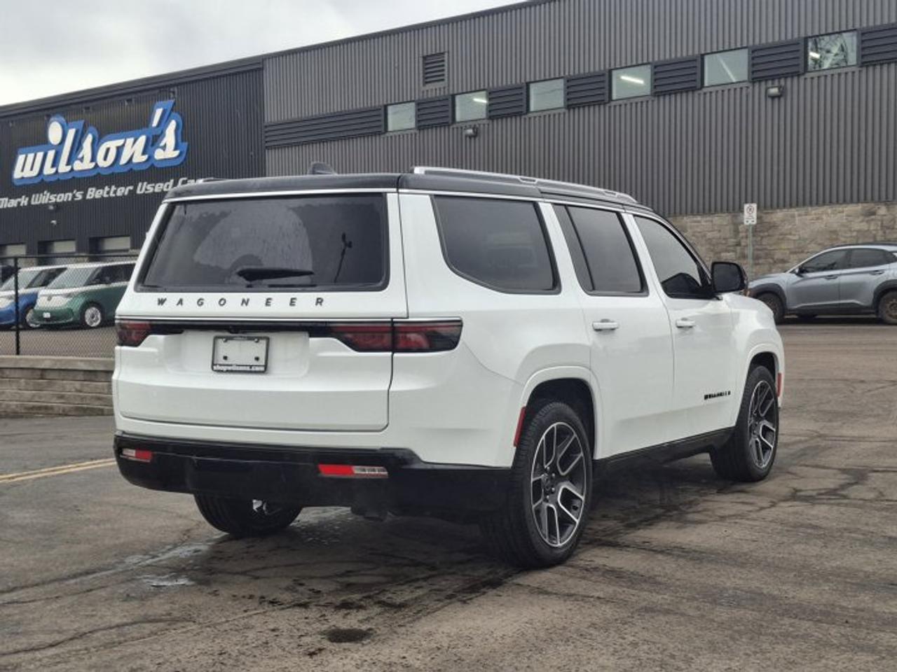 2025 Jeep Wagoneer Series III 4x4 | Leather | Sunroof | Heated Seats + Steering | Cooled Seats | BSM | and More ! Photo