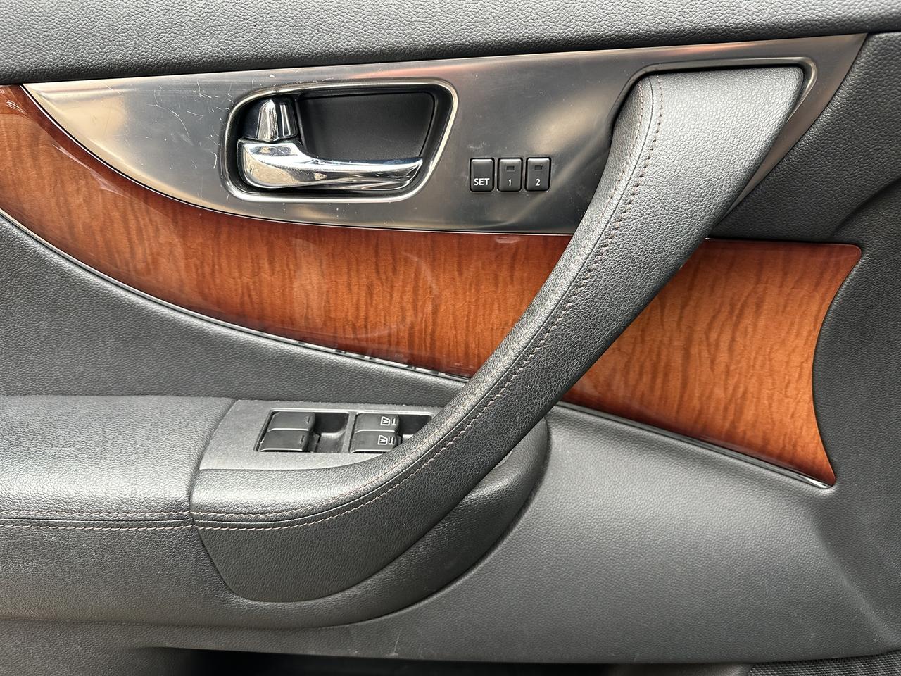 2011 Infiniti FX35 Deluxe Touring Package Photo