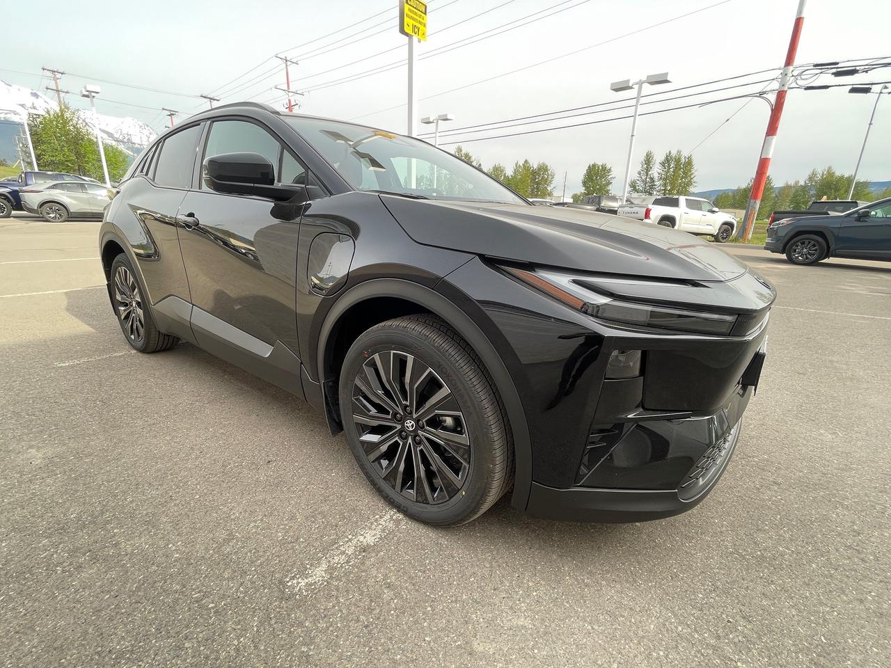 2026 Toyota C-HR XSE Photo1