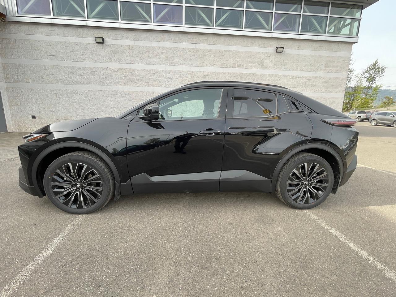 2026 Toyota C-HR XSE Photo4