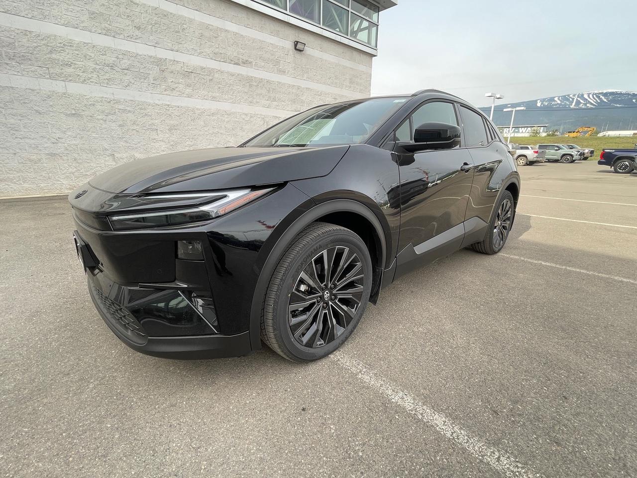 2026 Toyota C-HR XSE Photo0