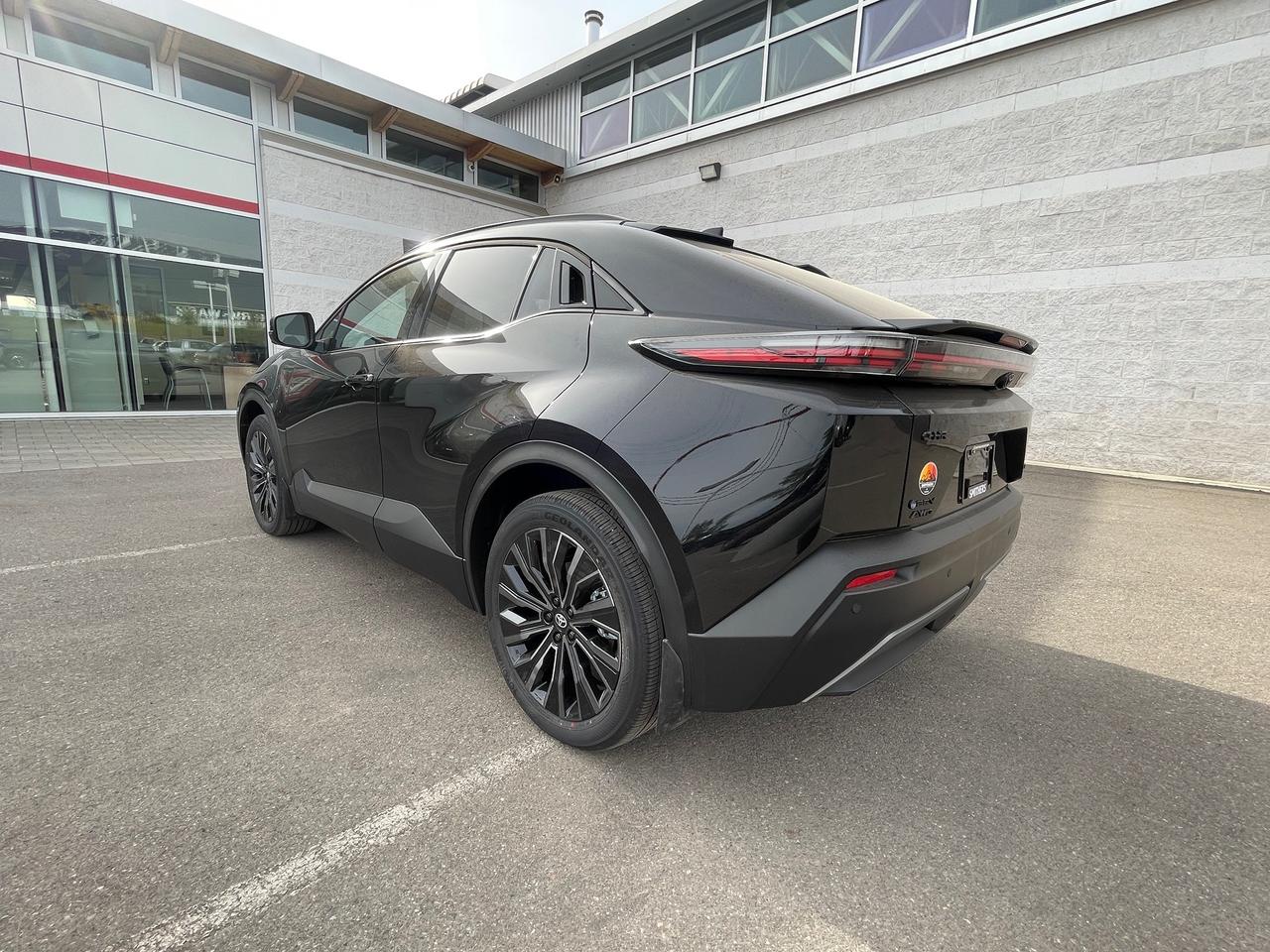 2026 Toyota C-HR XSE Photo2